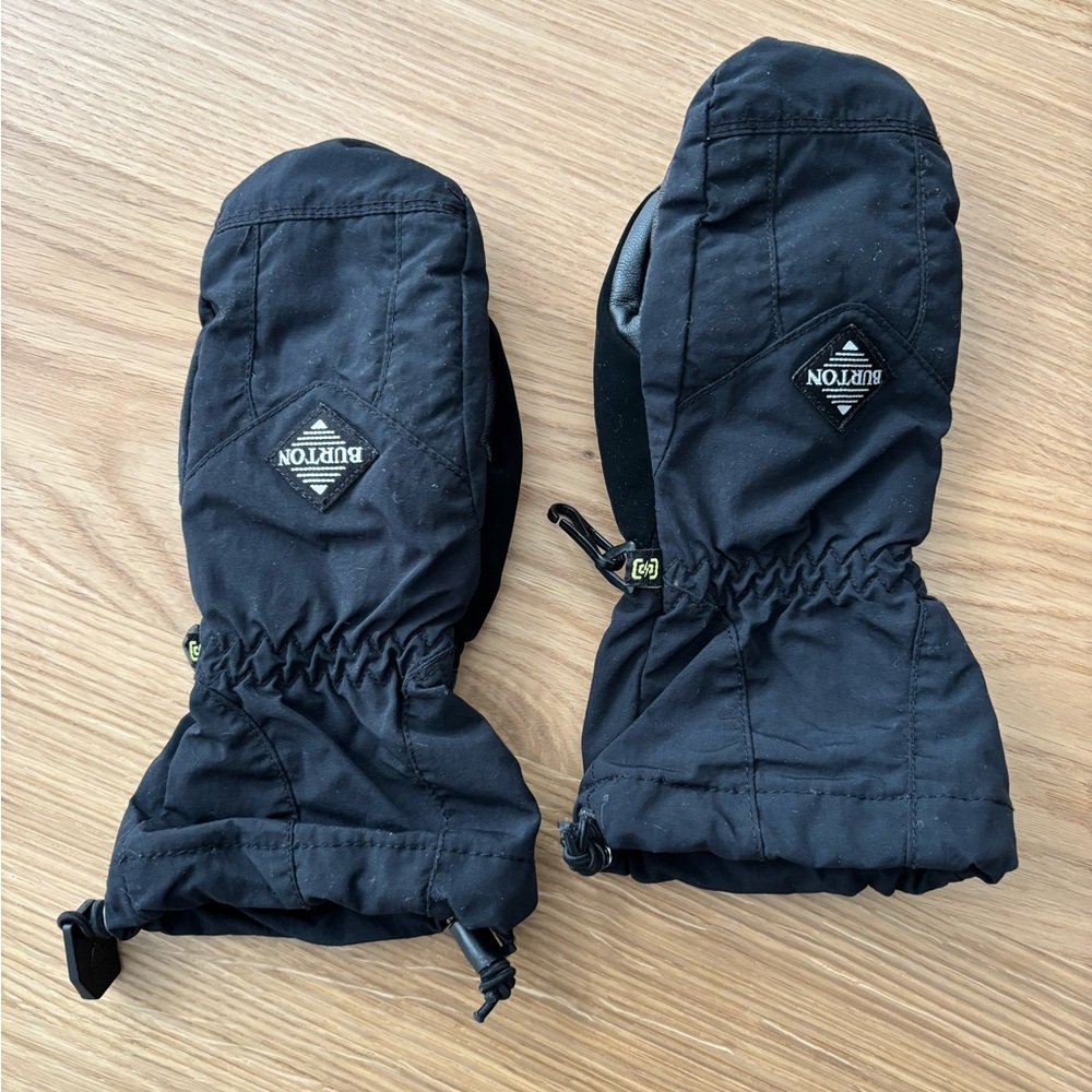 Kids BURTON snow mitts with leather grips and drawstrings